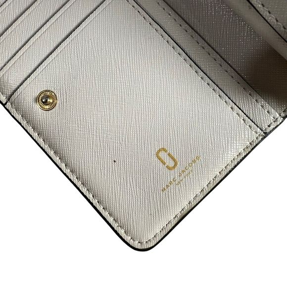 Marc Jacobs* Brown Bi-Fold Zippered The Snapshot Compact Wallet Women’s - Picture 4 of 11